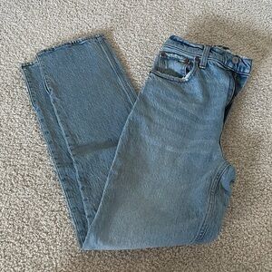 Abercrombie 90's Straight Ultra High Rise Light with split hem 25/0S